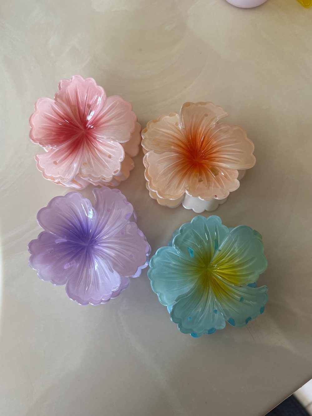 Hawaiian flower claw clips
